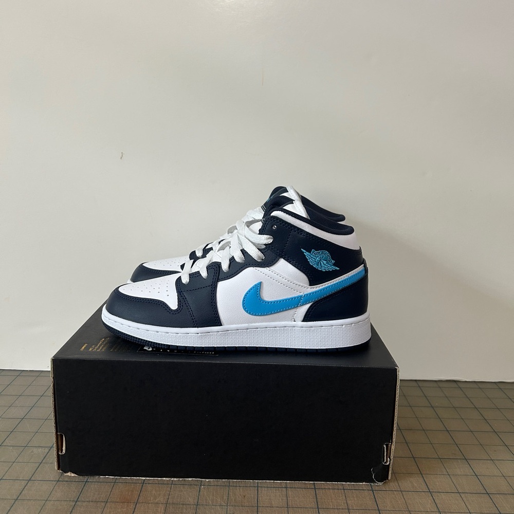 Air Jordan 1 Mid GS ‘Obsidian’